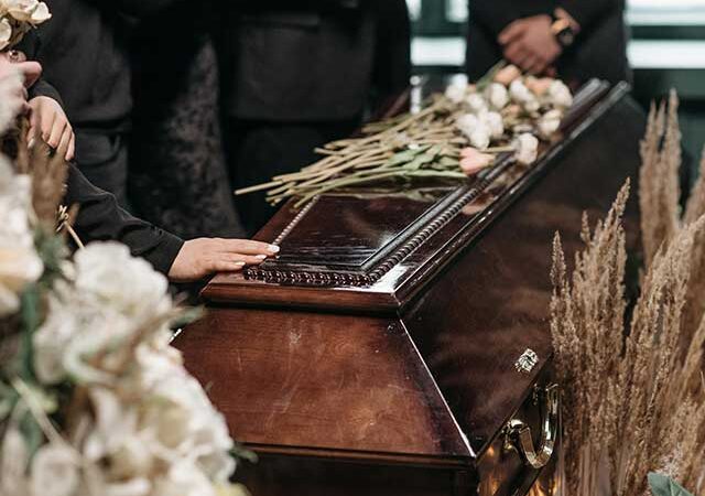 Servicii Funerare Turda: Ghid Complet al Serviciilor și Costurilor 2025