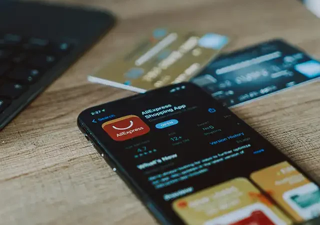 Shopping Ieftin în România: 20+ Coduri Promo pentru Haine, Încălțăminte, Electronice și Mai Mult cu Cupoane