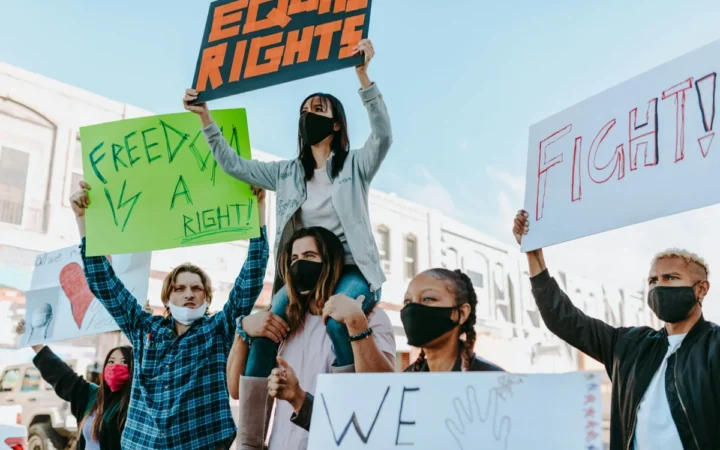 Protest zgomotos la Zurich: Peste 2.000 de oameni împotriva Forumului Economic Mondial