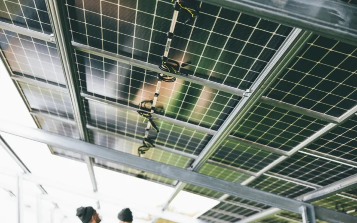China Ridică „Marele Zid al Energiei”: Un Proiect Solar Colosal în Deșert