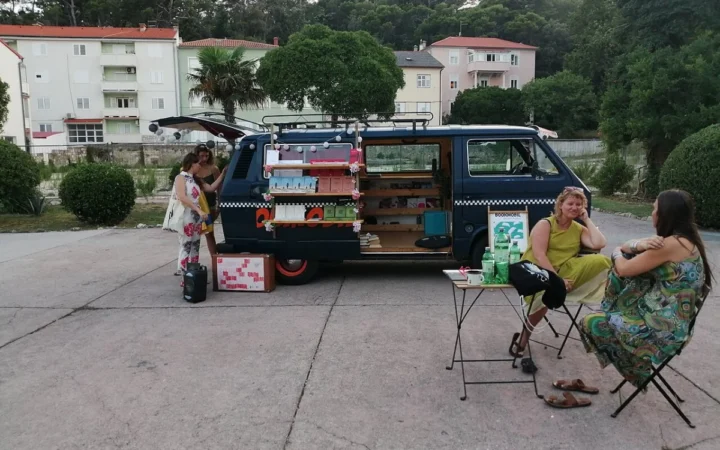 Reînflorirea Cititului: Cum Revigorează Literatura Piața de Carte din România