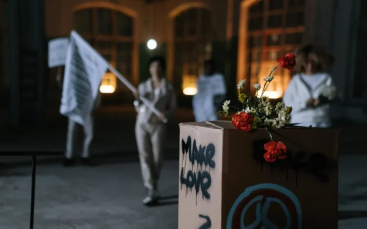 Protest la Primăria Covasna: 200 de localnici se opun noilor taxe care le îngreunează viața