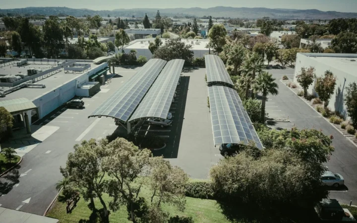 OMV Petrom și Complexul Energetic Oltenia Investesc 746 Milioane Euro în Patru Parcuri Solare pe Fostele Termocentrale Turceni și Ișalnița