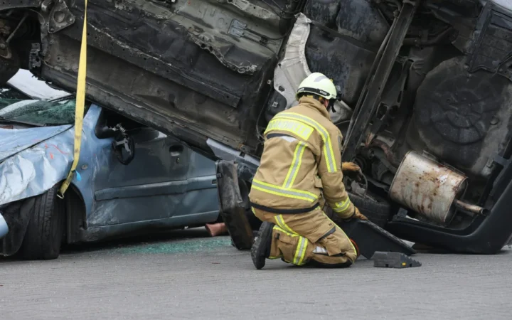 Accident mortal între Caransebeș și Timișoara: Șofer de TIR decedat, două autoturisme distruse și intervenție de amploare