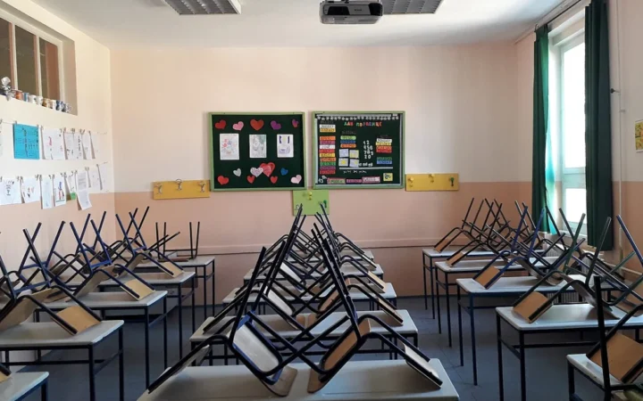 Cum a Transformat Educația Digitală Școlile din România: Avantaje, Provocări și Perspective