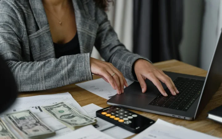 Salariile Cresc în România, Dar Puterea de Cumpărare Rămâne sub Presiune în 2024