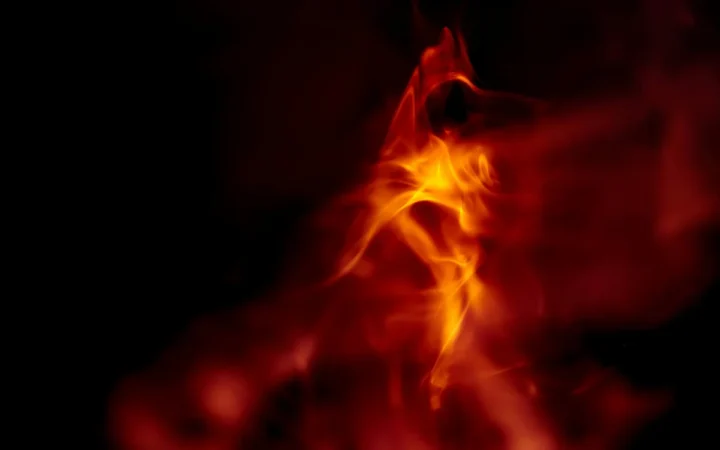 Incendiu violent într-un bloc din Iași: pompierii au intervenit de urgență, bilanț tragic