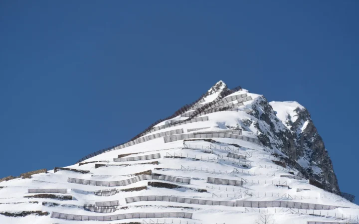 Avalanțe Imminente: Zonele Montane din România Sub Avertizare Maximă!