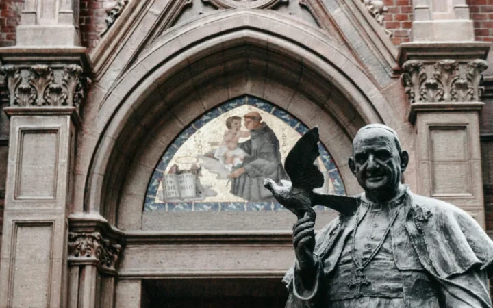 Papa Leon al XIV-lea efectuează prima vizită pontificală în Monaco, marcând un moment istoric pentru principat