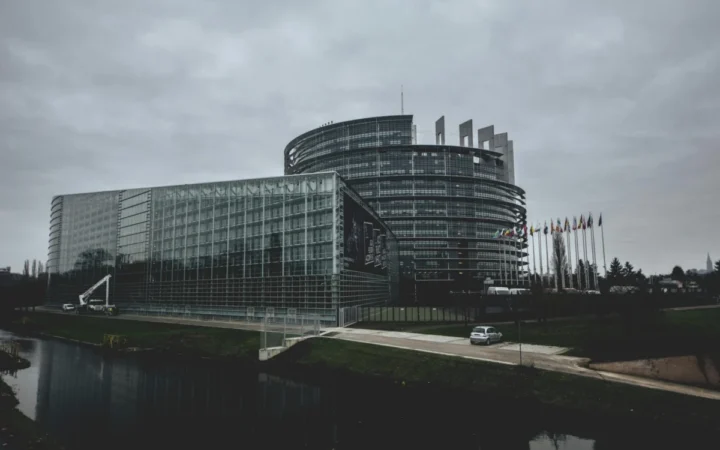 Diana Șoșoacă rămâne fără imunitate de europarlamentar: anchetele din România pot începe