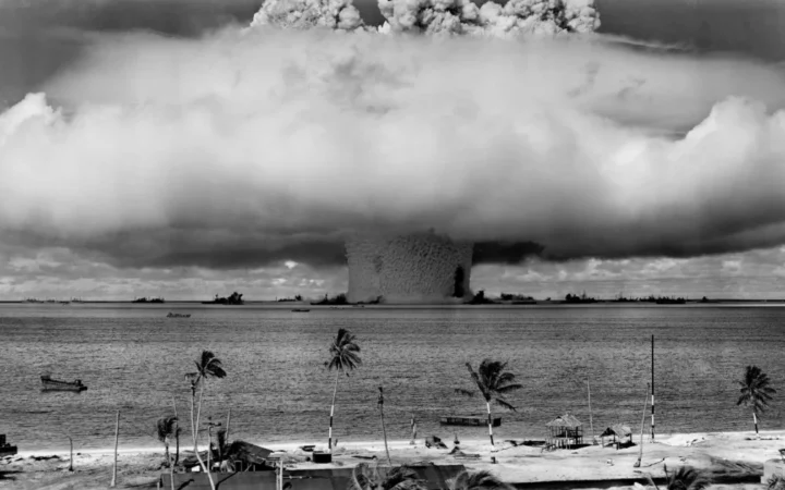 Newt Gingrich propune folosirea bombelor nucleare pentru a construi un canal petrolier care să evite Iranul