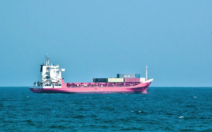 Atac șocant în Marea Neagră: Rusia lovește o navă comercială cu destinația Turcia