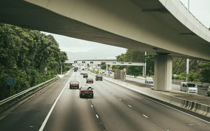 Autostrada Sibiu-Piteşti, Secţiunea Cornetu-Tigveni: Progres Lent, Obstacol Crucial pe Drumul Dezvoltării