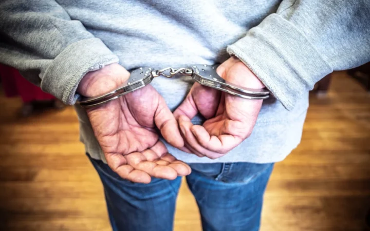 Doi suspecți sub control judiciar după percheziții ample în Bistrița-Năsăud și Satu Mare într-un dosar de infracțiuni economice
