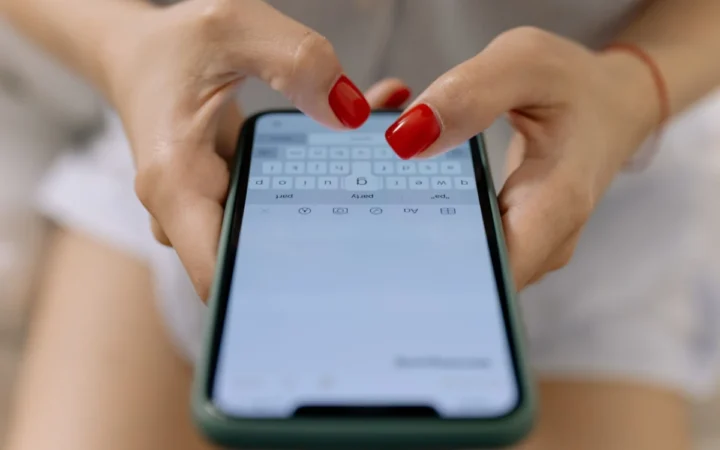 Alertă în Tulcea: Escrocii trimit SMS-uri false în numele platformei de plată a parcării