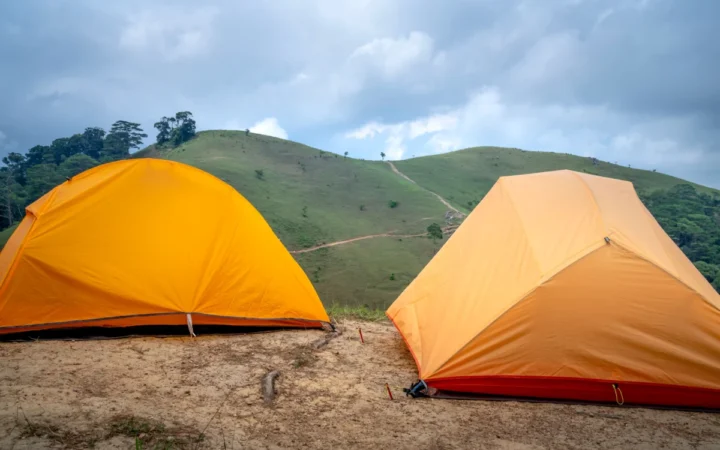Investiții Europene Îngropate în Birocrație: Patru Campinguri și o Tabără Școlară din Bihor Încuiate de Doi Ani