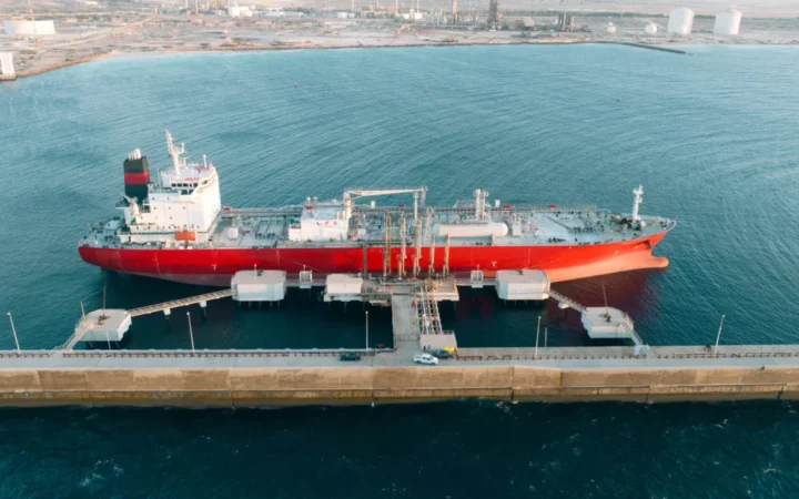 Atac Fără Precedent cu Drone Ucraineană Lovește Portul de Export de Petrol din Sankt Petersburg
