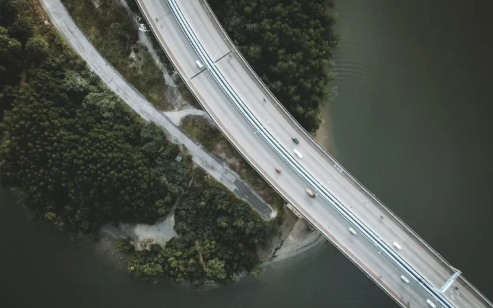 Restricții majore de circulație pe Autostrada Moldovei A7 din cauza reparațiilor urgente la parapetul median