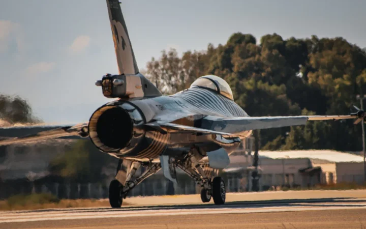 F-16 Românesc Doborâște o Dronă Necunoscută În Spațiul Aerian al României: Interceptare Rapidă Sub Comanda Statului Major