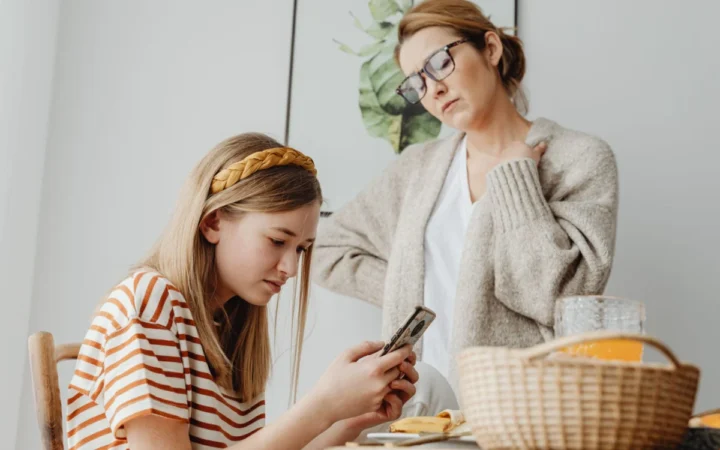 Comisia Europeană acuză TikTok că nu protejează suficient copiii și adolescenții în UE
