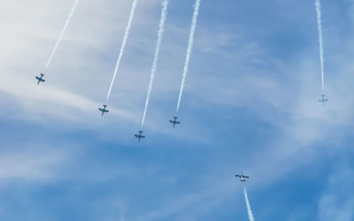 SUA Bombardează pentru a 7-a Noapte La Rând Ținte Iraniene: Intensificarea Atacurilor și Suspendarea unui Memorandum