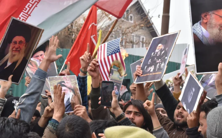 Iranul promite răzbunare: Succesorul lui Khamenei lansează un avertisment dur după asasinat