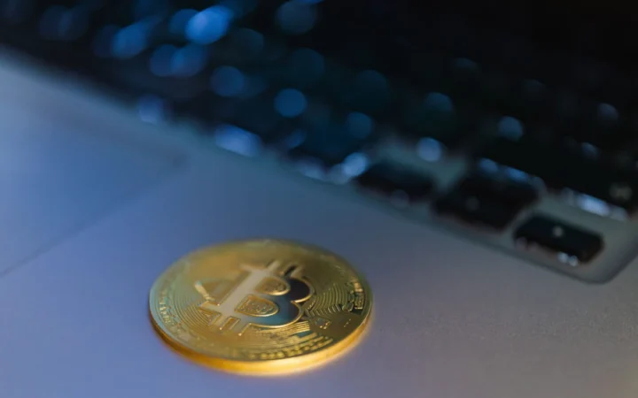 Donald Trump Se Laudă cu Profituri Fabuloase din Criptomonede: 1,2 Miliarde de Dolari Într-un An