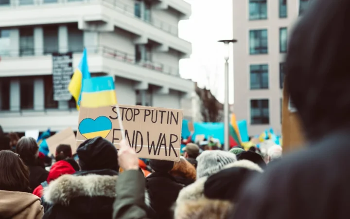 Proteste masive la Kiev: Zelenski, presat să-l repună pe Mihailo Fedorov și să demită șeful armatei până vineri