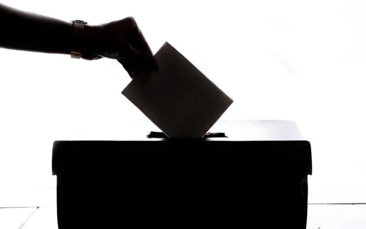 Sondaj IMAS: Moldovenii spun „nu” unirii cu România și cer politici externe echilibrate