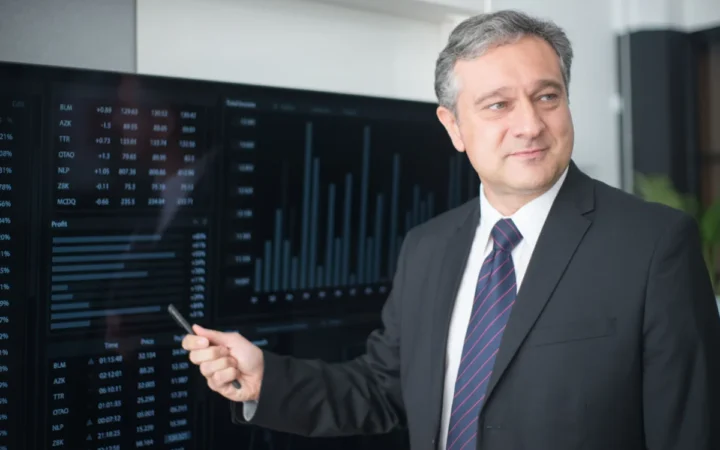 România, în pragul retrogradării de către Fitch: BNR avertizează asupra riscurilor economice crescute