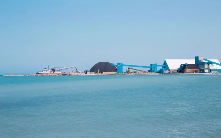 Guvernul intervine: Marii consumatori industriali riscă restricții de energie!