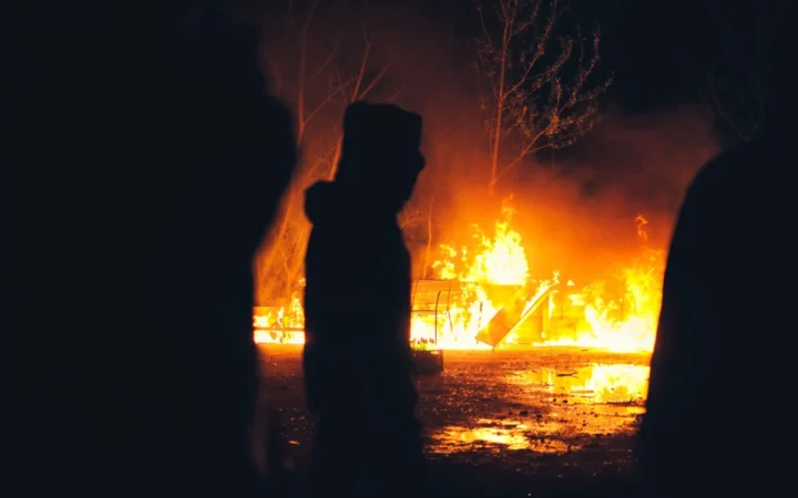 Bărbat de 39 de ani, arestat după ce a provocat trei incendii în timpul aceleiași nopți la București