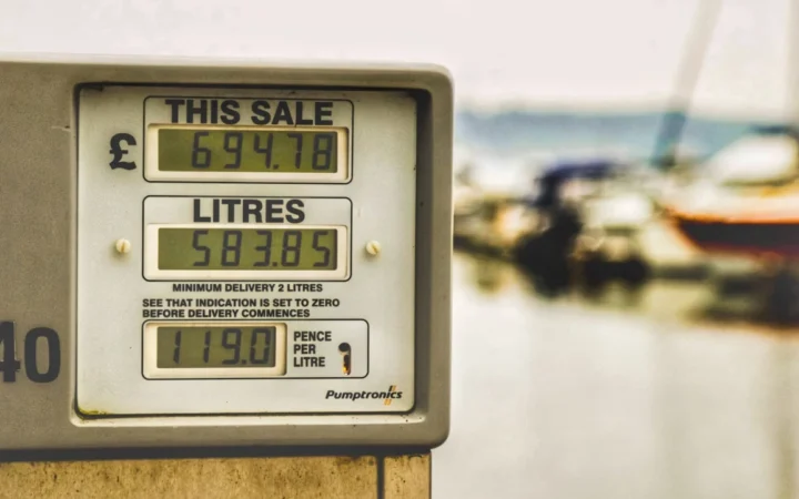 Vești bune la pompă: Bulgaria se pregătește de ieftiniri la carburanți!