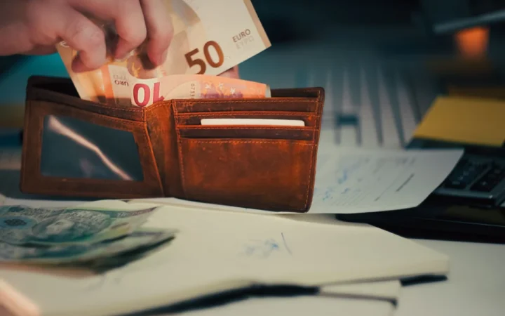 Federațiile Sanitas și Solidaritatea Sanitară cer modificarea legii salarizării pentru personalul medical